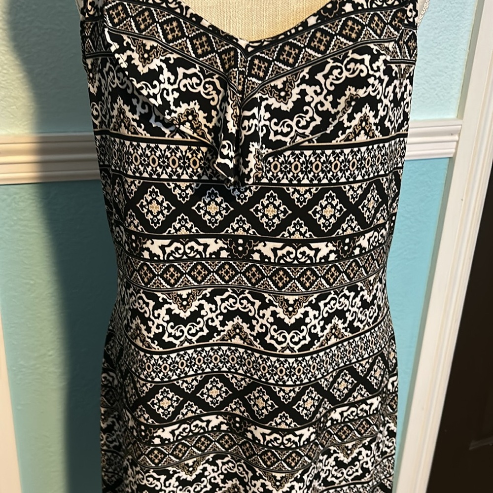 WHBM DRESS MED - Picture 3 of 7
